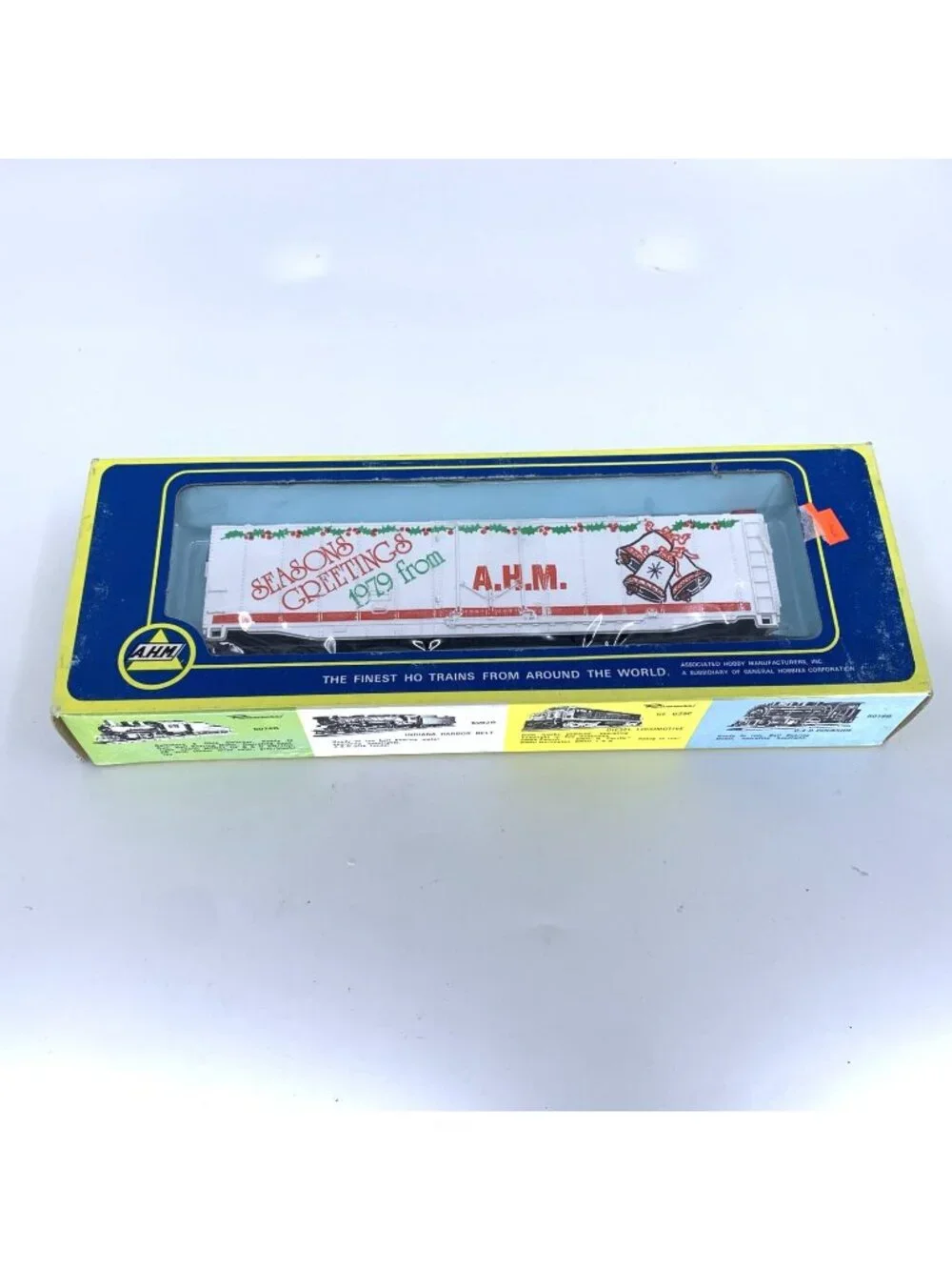AHM 5582-10 HO Scale Christmas 1979 Seasons Greetings 50' Plug Door Boxcar Vtg